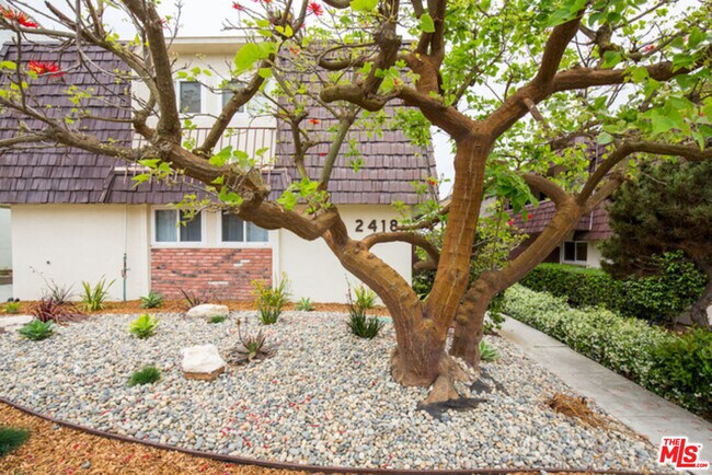 Building Photo - 2418 Graham Ave