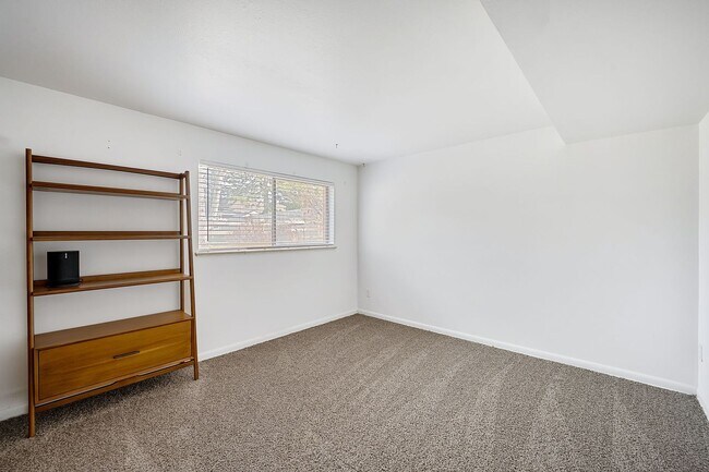 Building Photo - Mostly Updated 5BD, 3BA Littleton Home with 2-Car Garage