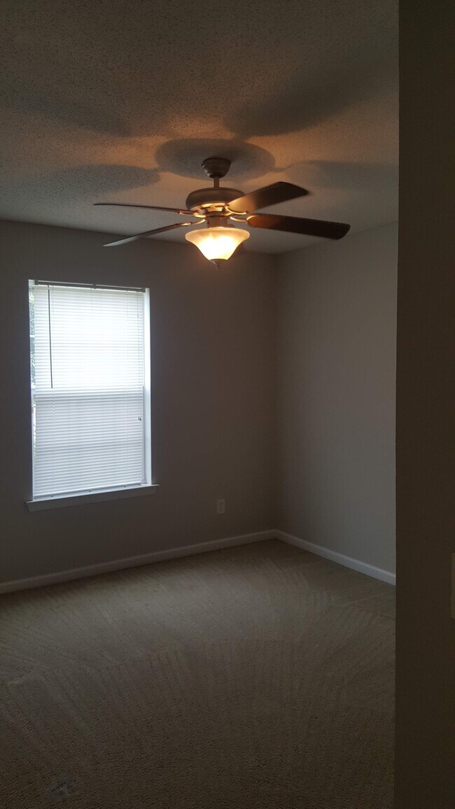 Building Photo - 182 Cherry Laural Lane