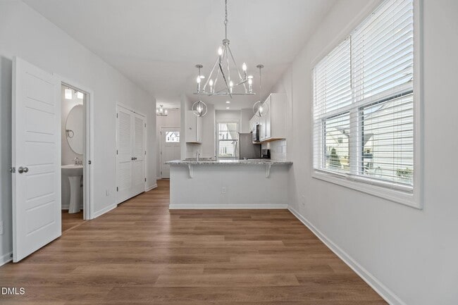 Building Photo - 745 Putney Hl Rd