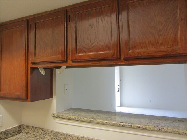 Building Photo - 6500 Harbor Town Dr