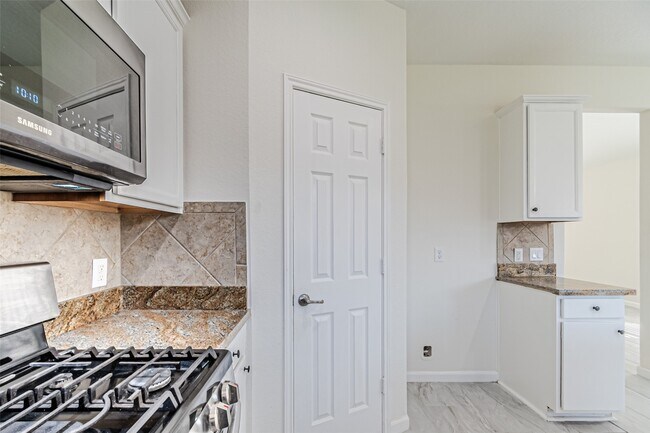 Building Photo - 18111 Hillock Glen Ln