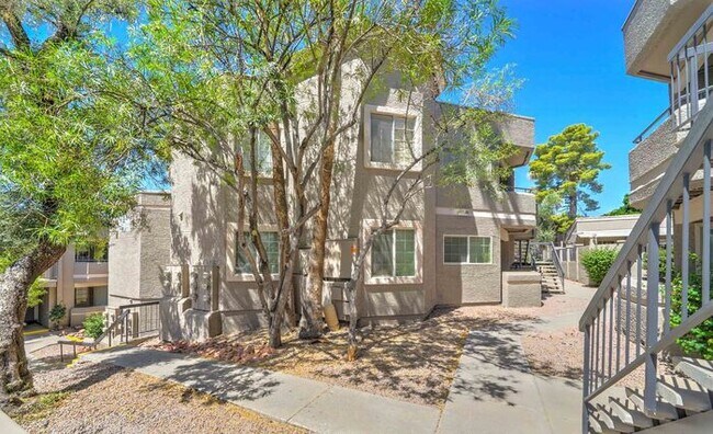 Building Photo - MOVE IN SPECIALS 2 weeks FREE - Townhouse with 2 Bedrooms 2 Bath!