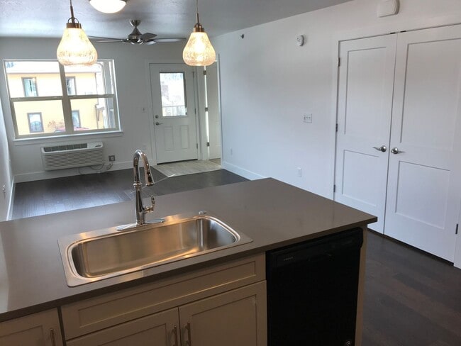 Building Photo - $1295.00/ Brand new 1 bedroom 1 bath condo