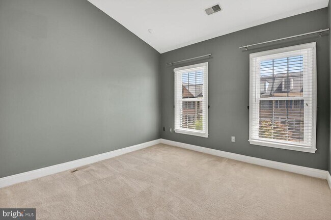 Building Photo - 1169 Regal Oak Dr