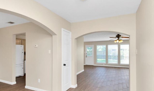 Building Photo - 1622 Manor Dr