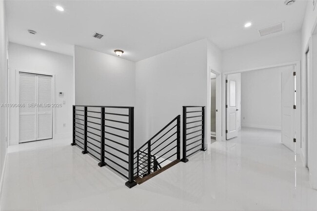 Building Photo - 15441 SW 20 Ln