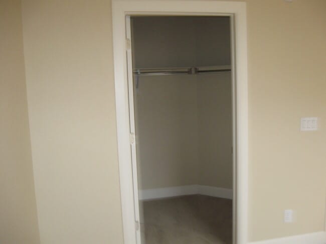 Building Photo - 303 Inverness Way S