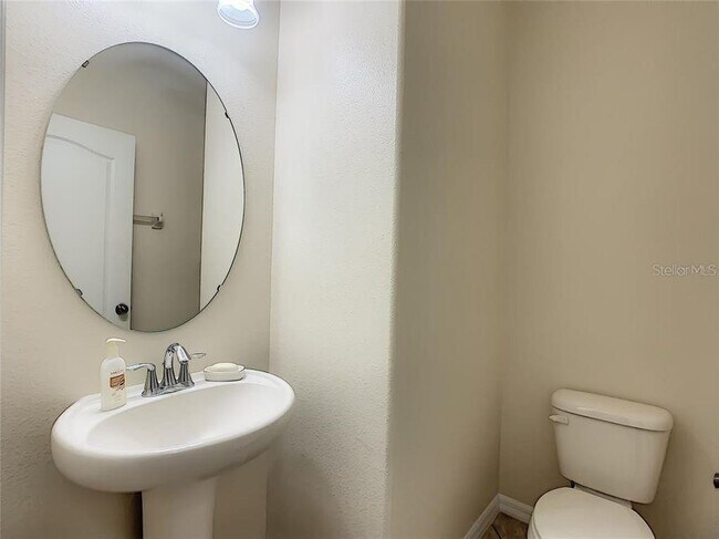 Building Photo - 6800 Little Blue Ln