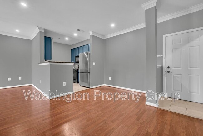 Building Photo - 4854 Eisenhower Ave