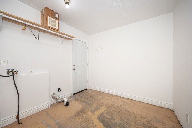 Building Photo - 3 Bed 1 Bath Home In Pascagoula - New Appliances