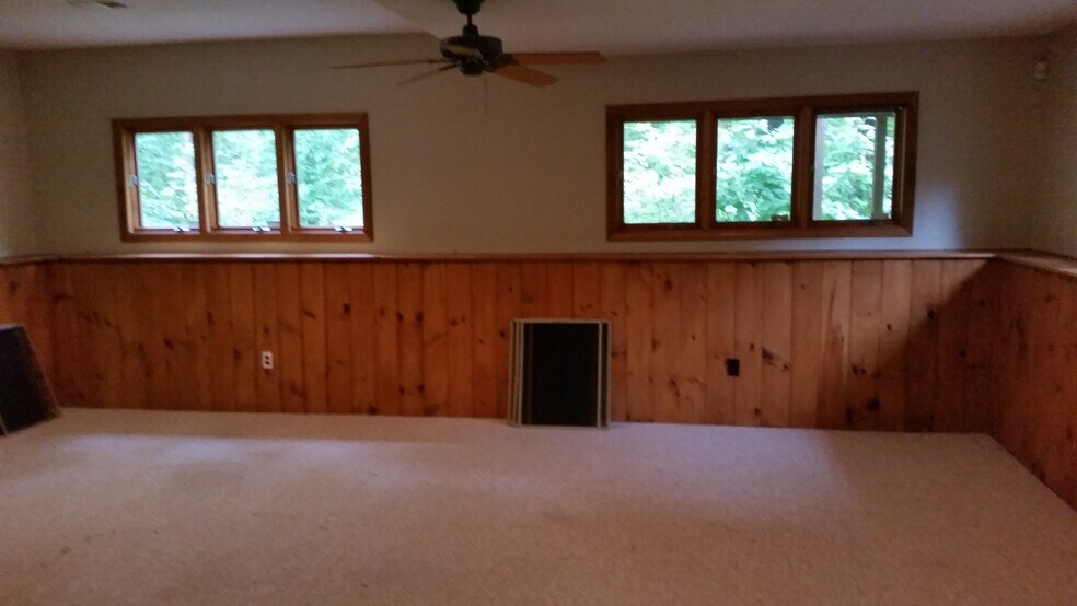 Building Photo - 8 Rosewood Ln