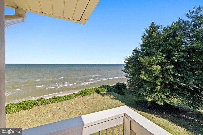 Building Photo - 5510 Beach Dr