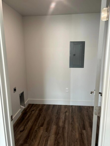 Building Photo - 36 W Hauser St