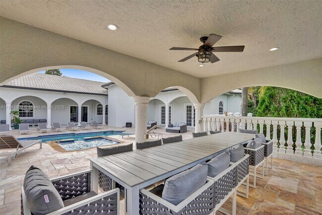 Building Photo - 13751 Pine Meadow Ct