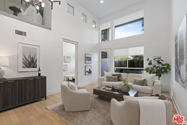 Building Photo - 600 Ridgeley Dr