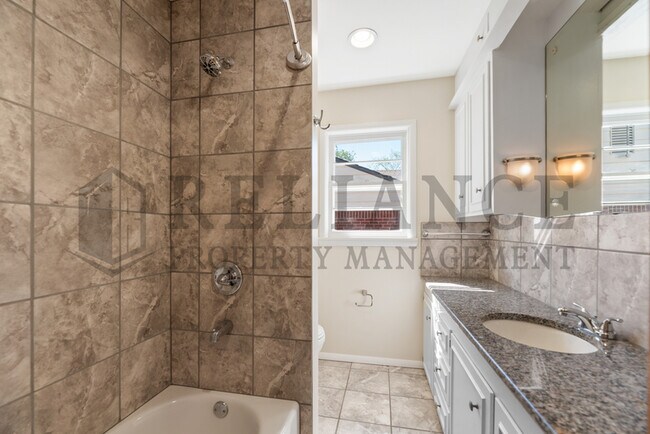 Building Photo - 878 S Fabrique Dr