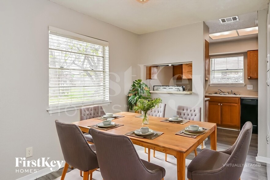 Building Photo - 4927 Kilkenny Dr