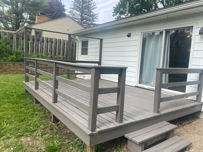 Building Photo - Now leasing for May 2026! Four Bed/Two Bath