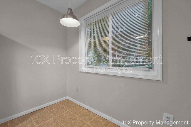 Building Photo - 454 E Tompkins St