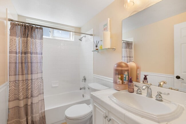 Building Photo - Modern Luxury in Cypress – 4BR Home with H...