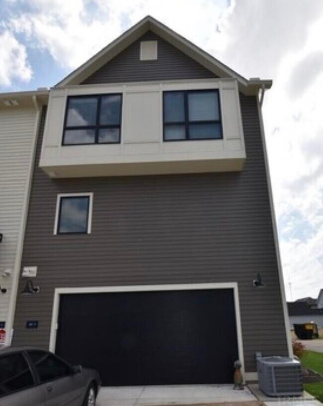 Building Photo - 327 S Frances St