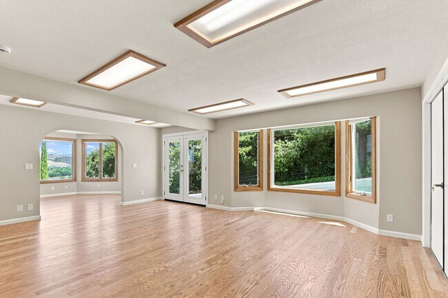 Building Photo - Million Dollar Views! Available Now!