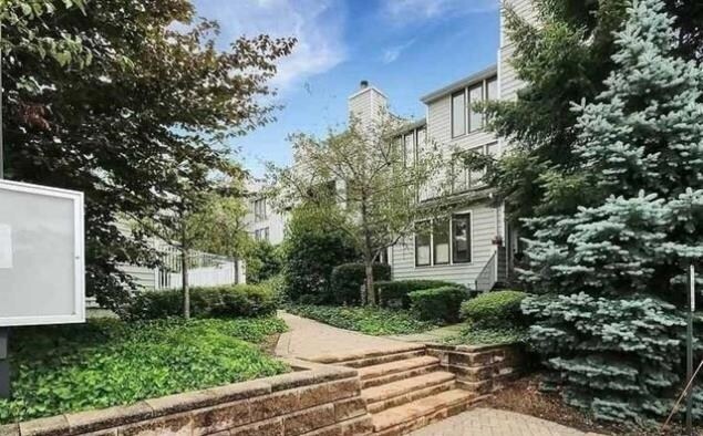 Building Photo - 833 Topsail Ln