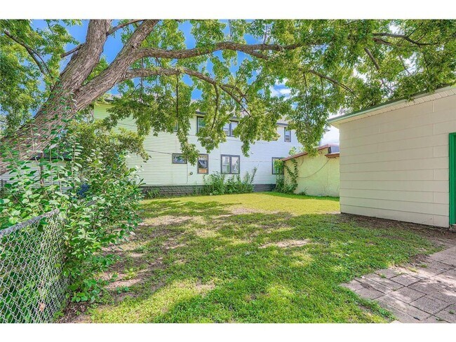 Building Photo - 610 Fairview Ave N