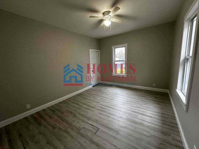 Building Photo - Two Bedroom House | One Bath