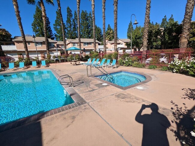 Building Photo - You will love this beautiful townhouse near Victoria Gardens!