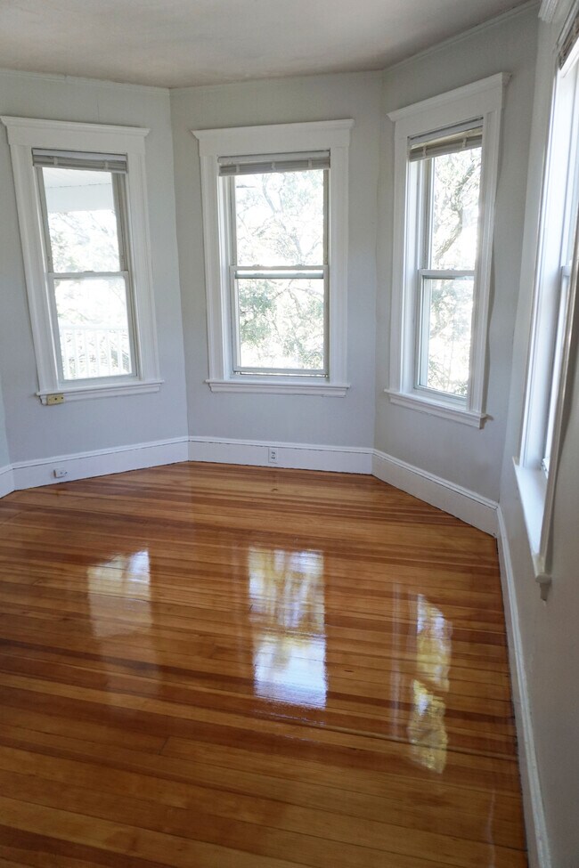 Building Photo - 90 Conwell Ave