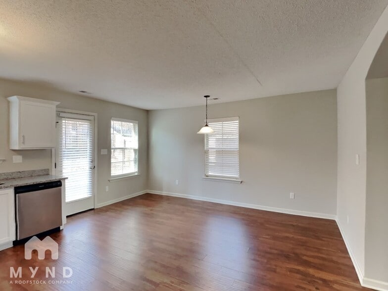 Building Photo - 160 Nicholas Dr