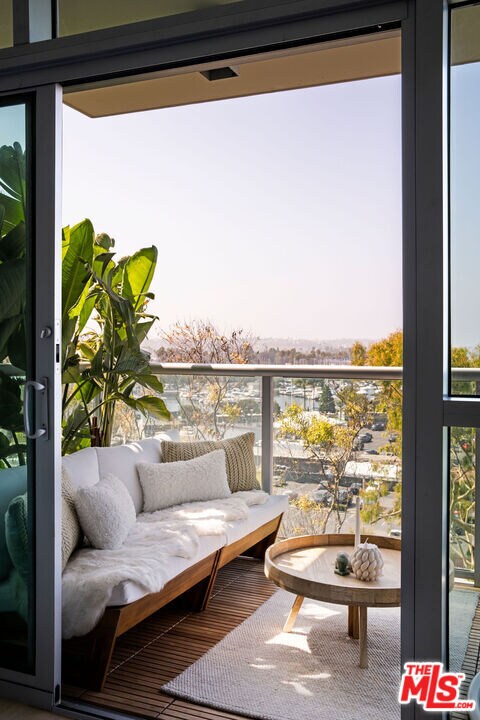 Building Photo - 13700 Marina Pointe Dr