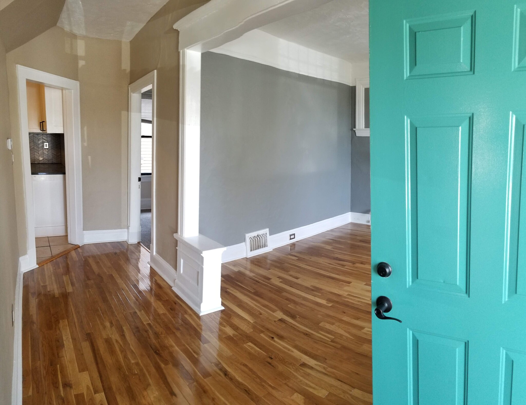 Building Photo - 1919 E Thomas St