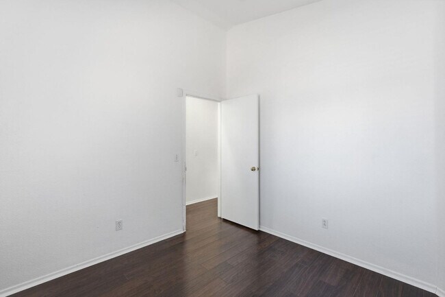 Building Photo - 15033 W Ventura St