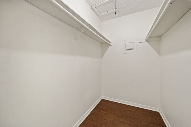 Building Photo - 2x1 West Campus Apartment