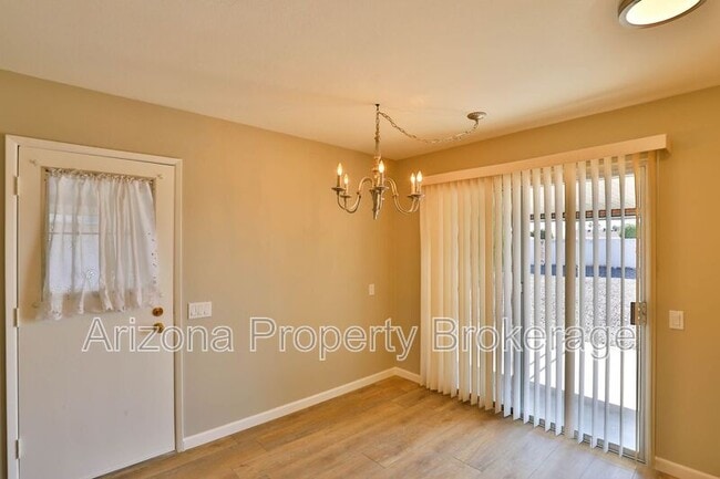 Building Photo - 11838 N Sun Valley Dr