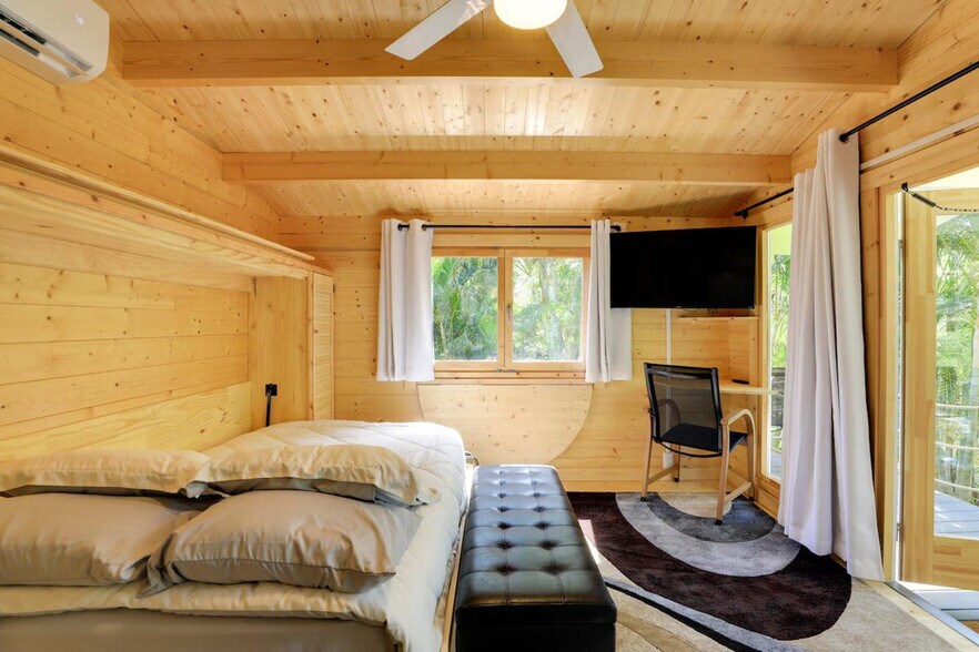 Building Photo - 927 22nd St W