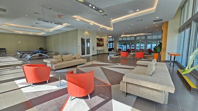 Building Photo - 1111 SW 1st Ave