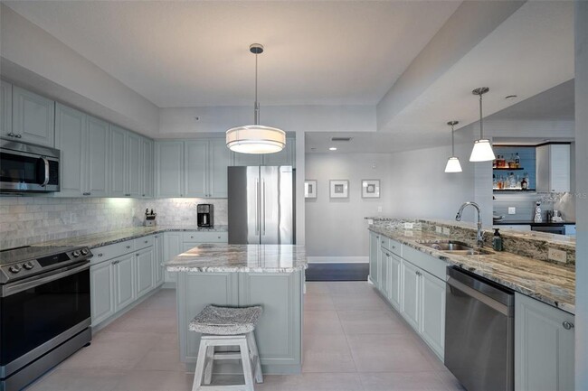Building Photo - 14041 Bellagio Way
