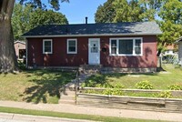 Building Photo - Charming 4-Bedroom Family Home in Prime Be...
