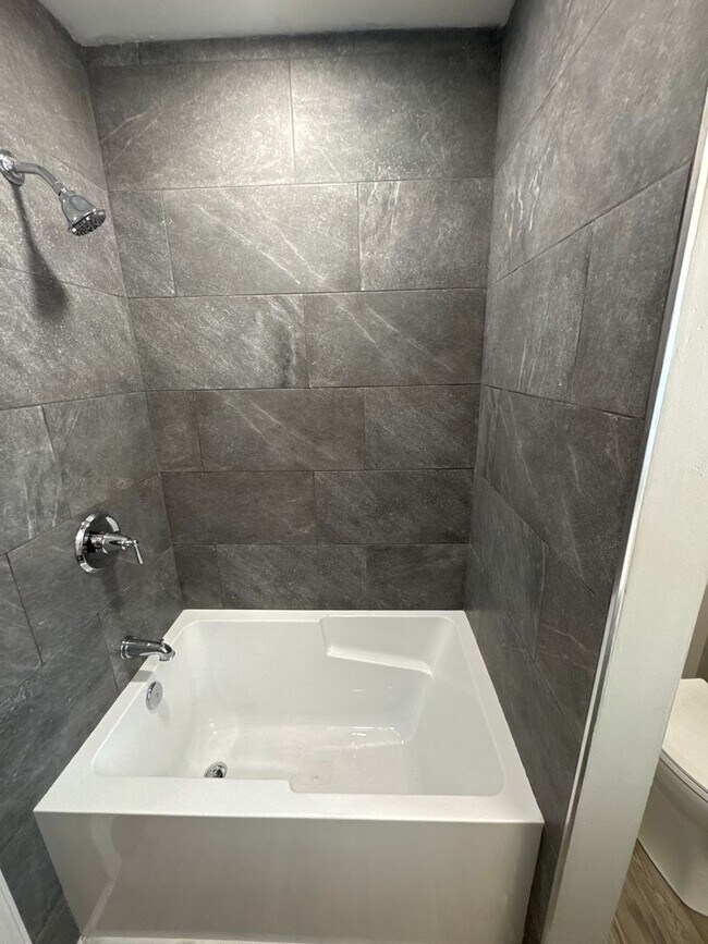 Building Photo - Newly Renovated 3-bedroom, 1-bathroom home with 2 car garage in Bethlehem Township