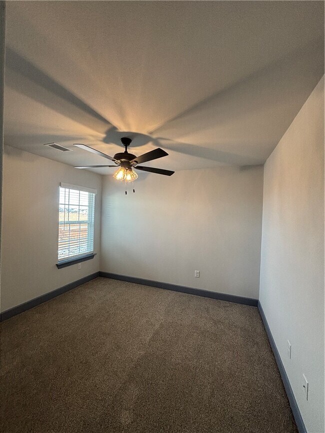 Building Photo - 3200 SW Lovely Ln