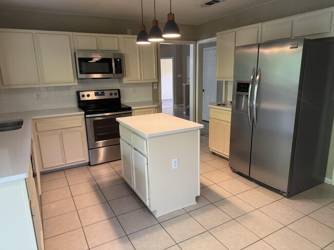 Building Photo - 120 Wind Ridge Dr