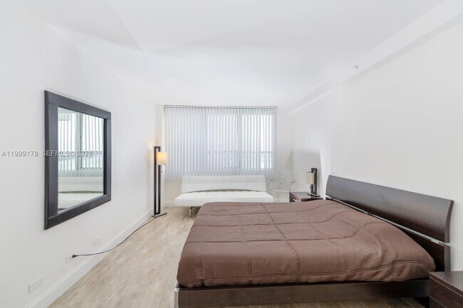 Building Photo - 1500 Bay Rd