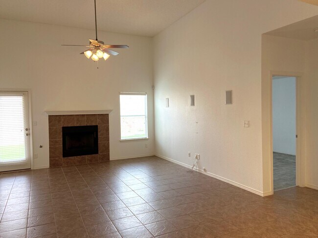 Building Photo - 1470 Senda Del Sol Ln