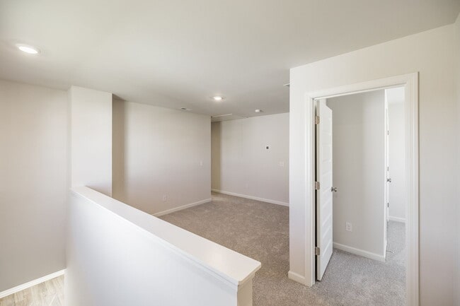 Building Photo - 616 Emerson Ln