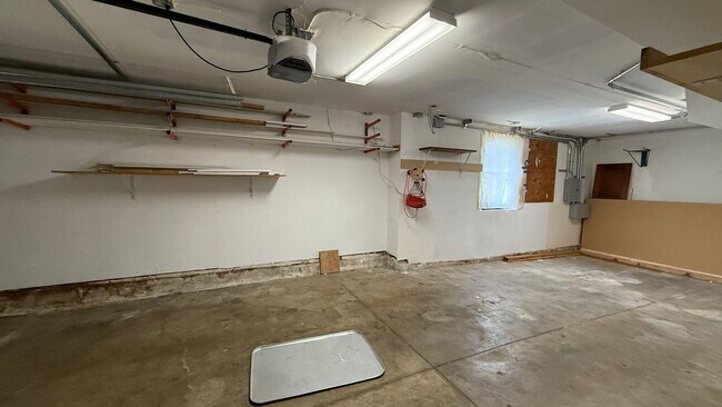 Building Photo - Updated 4BR/2BA Single Family Home in Cove...
