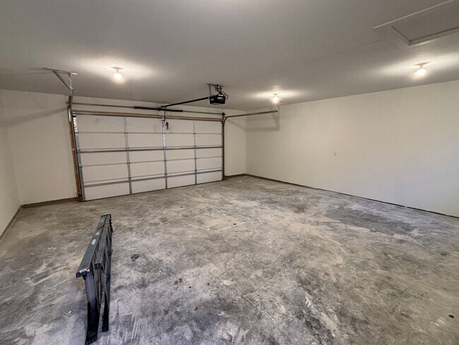 Building Photo - Stunning New Build in Central Manhattan! Available NOW!